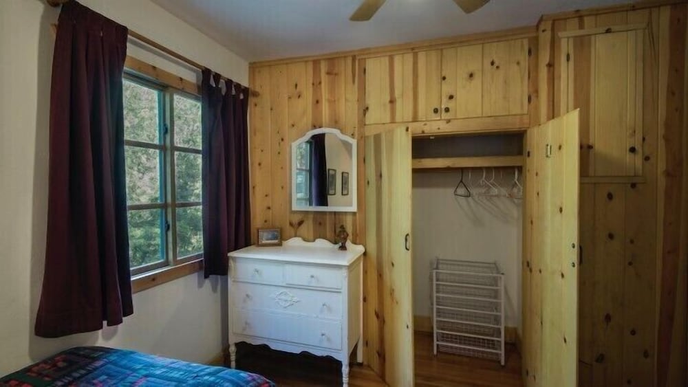 Scenic Wonders Bassett Cabin 5 Bedrooms view 4