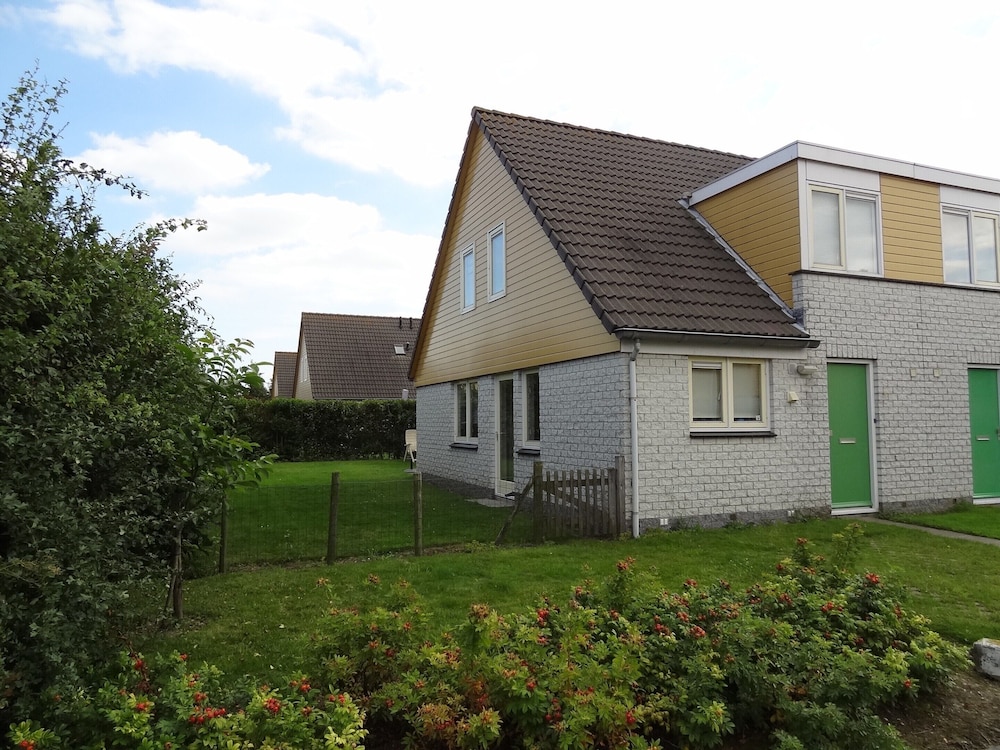 Nice Holiday Home With Garden Near Beach