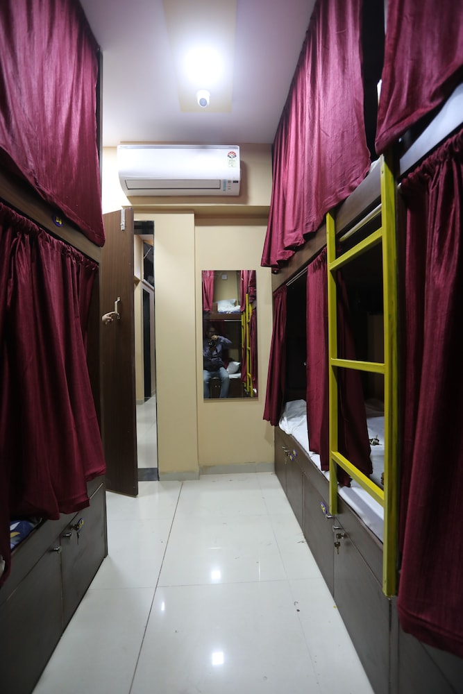 Mango Goregaon Hostel & PG