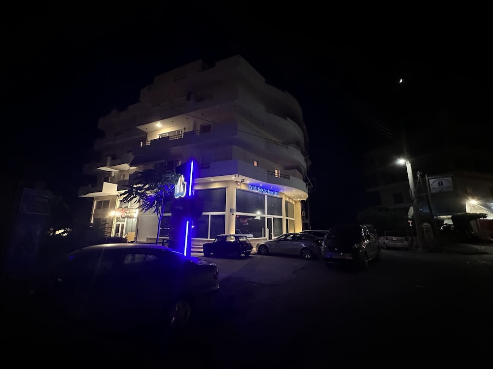 VerGian Brand New Apt at Agioi Theodoroi view 3