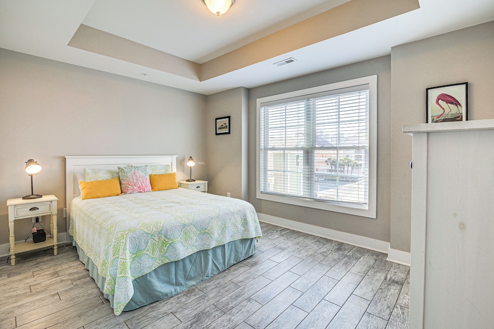 Walk to Shore: Myrtle Beach Home w/ Pool Access!