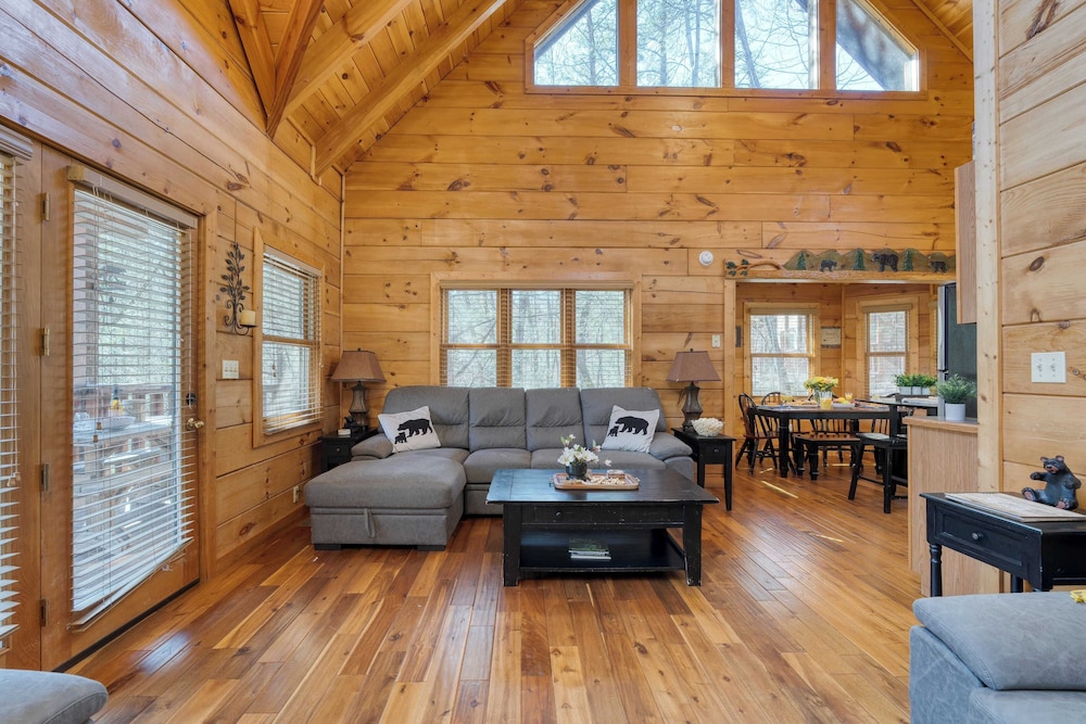 Hottub, Game Room, Forest Views, Near Gatlinburg Four Bears Lodge by Avantstay