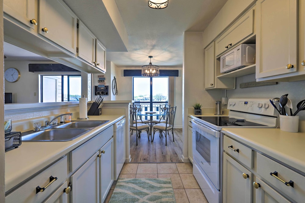 Waterfront Condo With Balcony Dock Access - Property Image 23