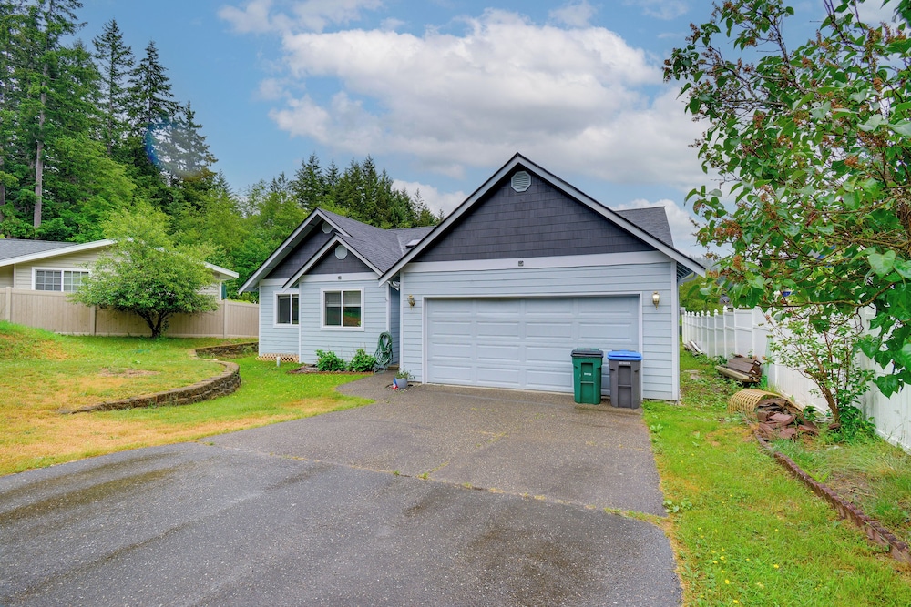 Lakefront Bremerton Vacation Rental w/ Hot Tub! view 5