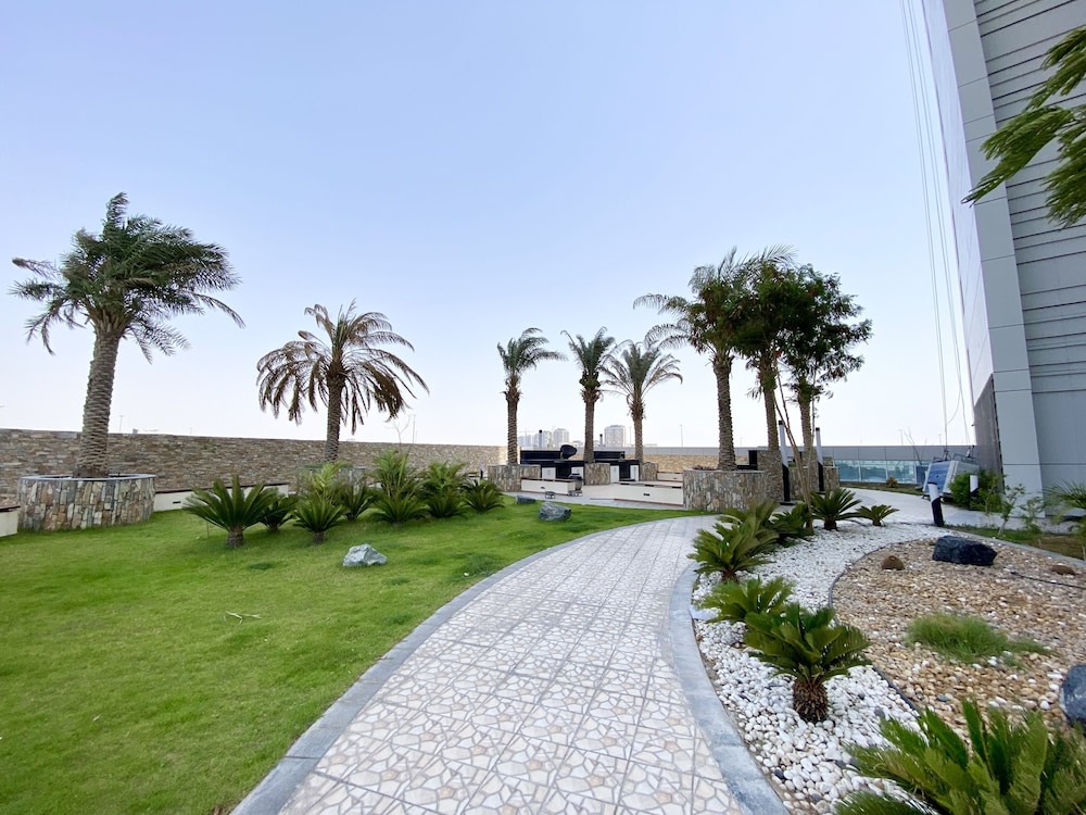 Marco Polo - Pastel Studio with Stunning Aerial City Views