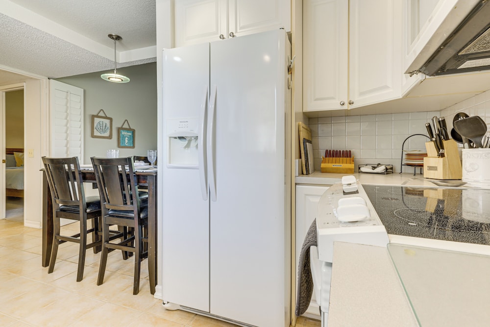 Golf & Swim: Country Club Condo in Palm Desert