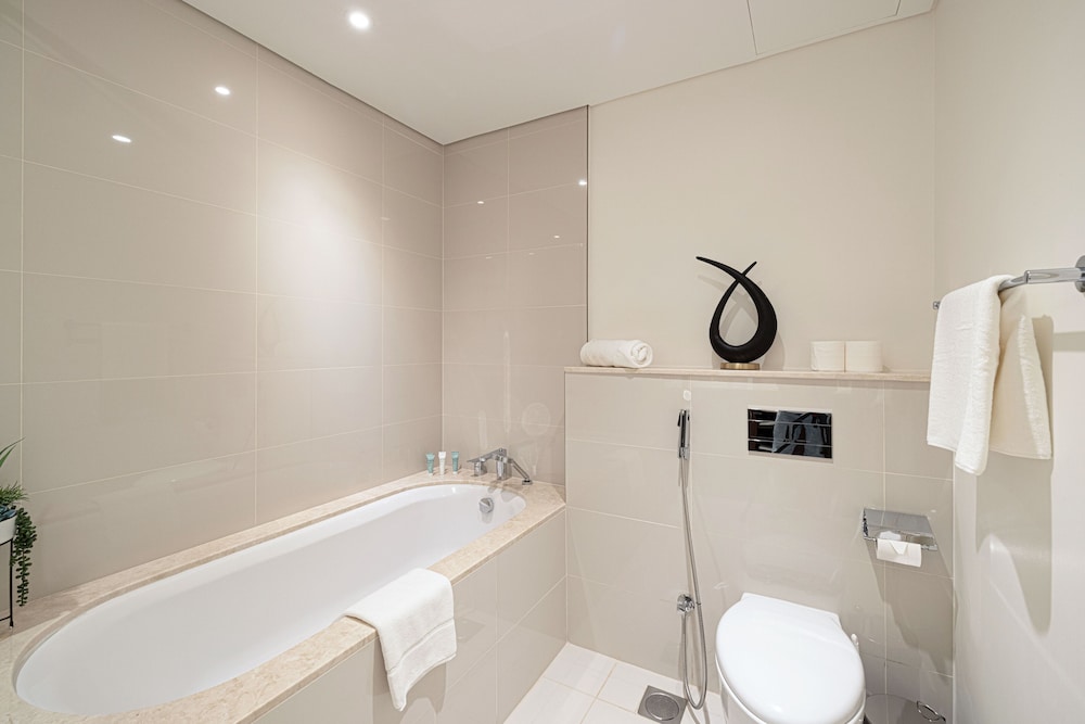 3Br + Maid Close To Burj Khalifa Dubai Mall