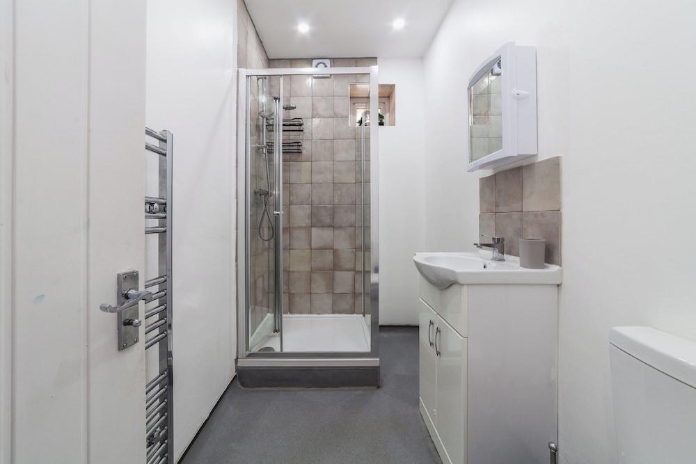 The Cricklewood Apartment