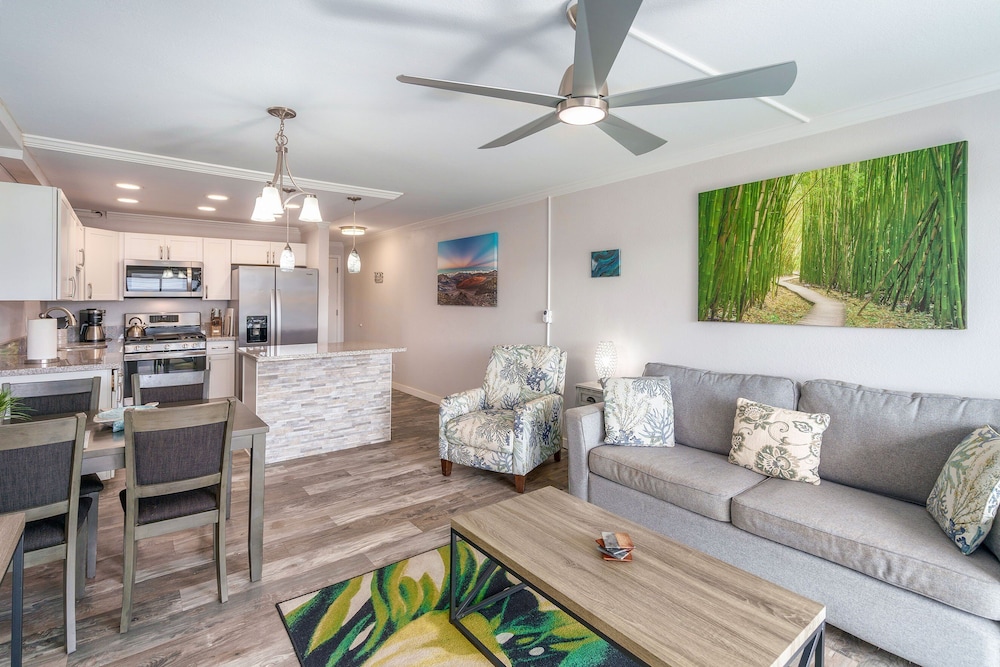 Kihei Akahi C-411 - Modern Top to Bottom Remodel, Split-ac, Across From Kam II