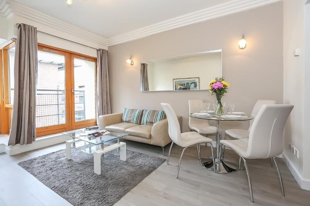 IFSC Townhouse Apartments