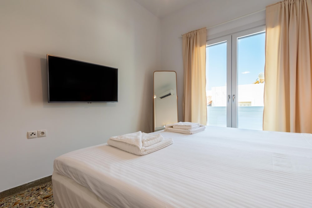White Rock Milos Suites photo 4