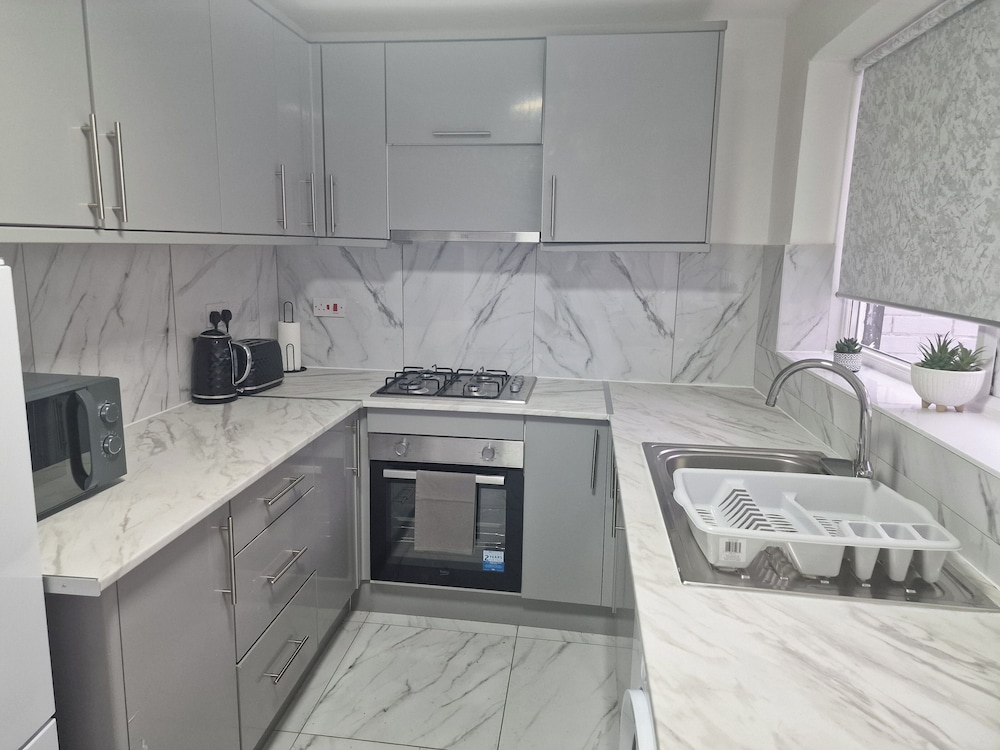 Lodge - Sleeps 10 & Free Parking
