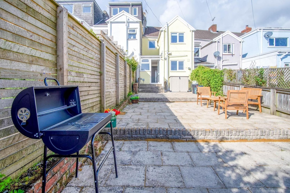 Woodville Road - 2 Bedroom House - Mumbles