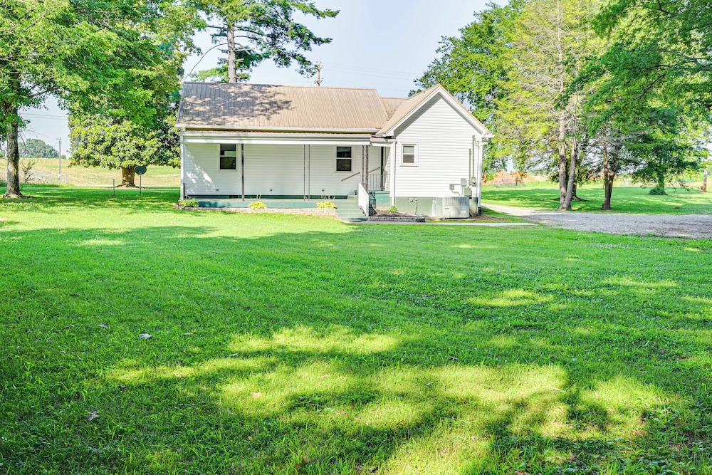 2 Mi to Oak Grove Racing & Gaming: Home on 1 Acre