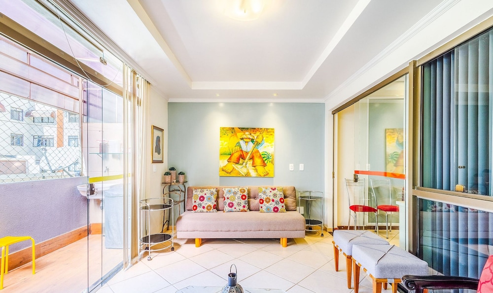 Apt w/ Balcony Sudoeste - Por0017