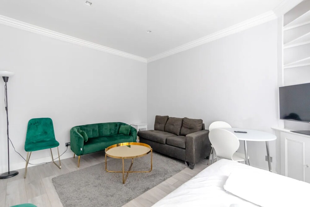 Fantastically Located 1BD Flat, Knightsbridge
