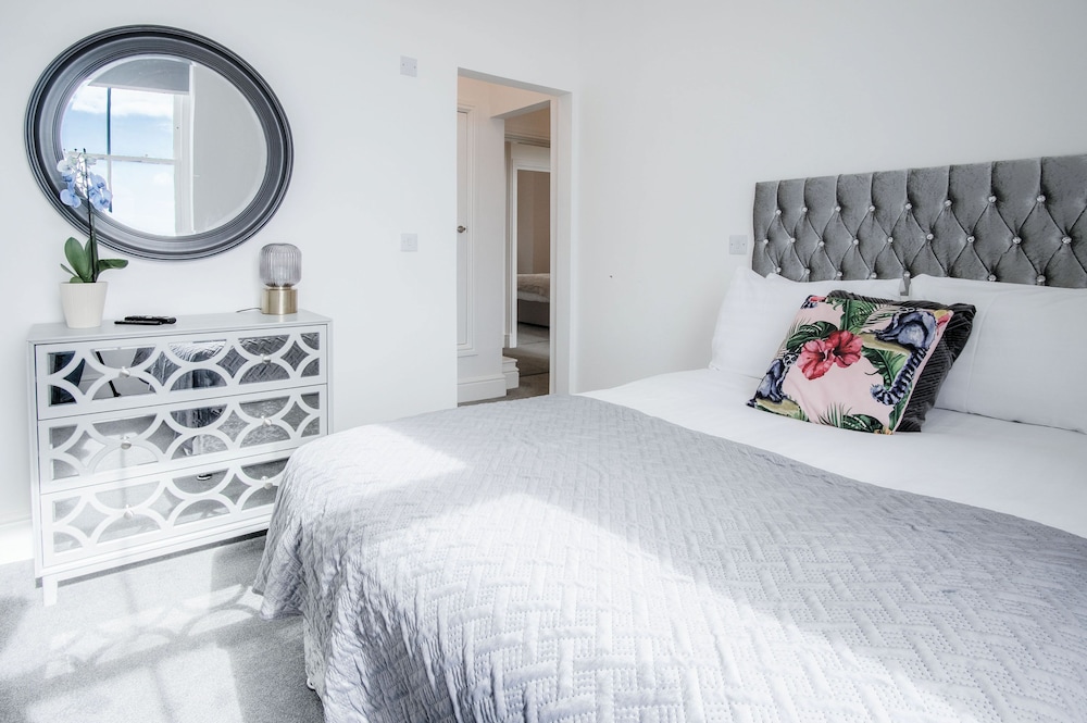 St Catherine's View - 2 Bedroom - Panorama - Tenby view 2