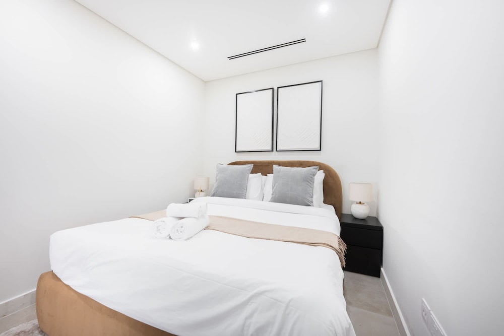 Luxury 2BR Apartment With Full Burj Khalifa View 2-min Walk to Dubai Mall