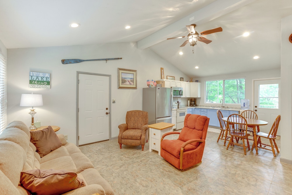 Walk to Lake Hamlin: Cottage Near Boat Launch