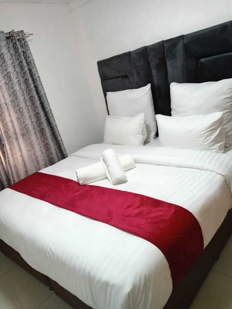 Gold Crown Self-catering Apartment
