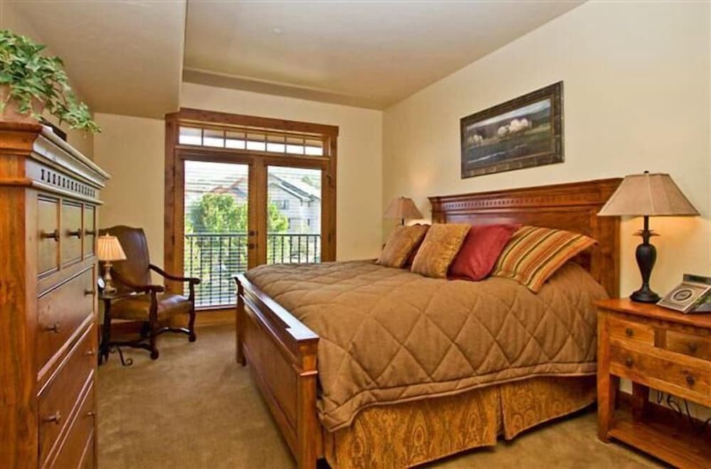 5305 Emerald Lodge, Trappeur's Crossing Apartment 4