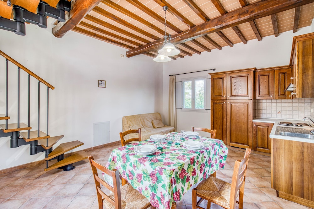 Oliva Family Apt Shared Pool,volterra photo 5