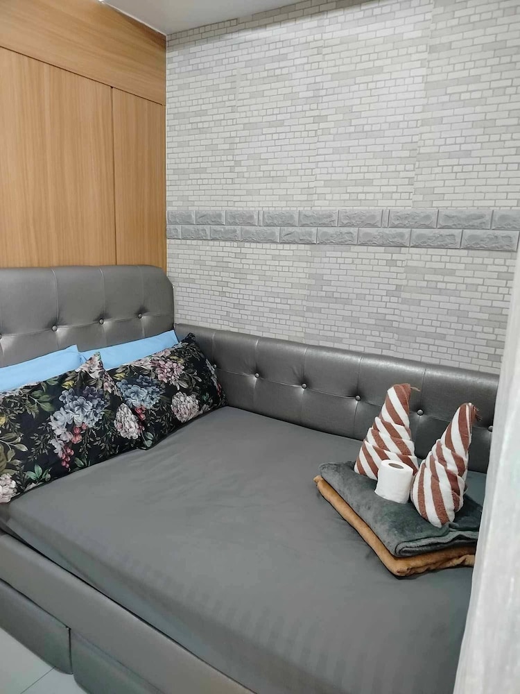 Peaceful Pasay Oasis - Entire Apartment for Rent
