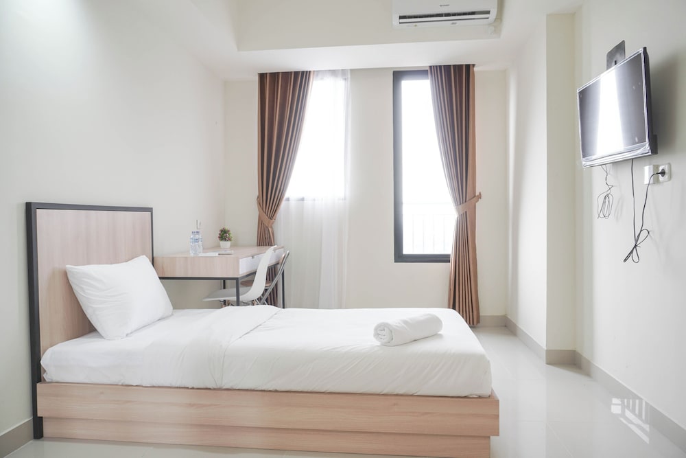 Warm And Comfort Studio At Evenciio Margonda Apartment