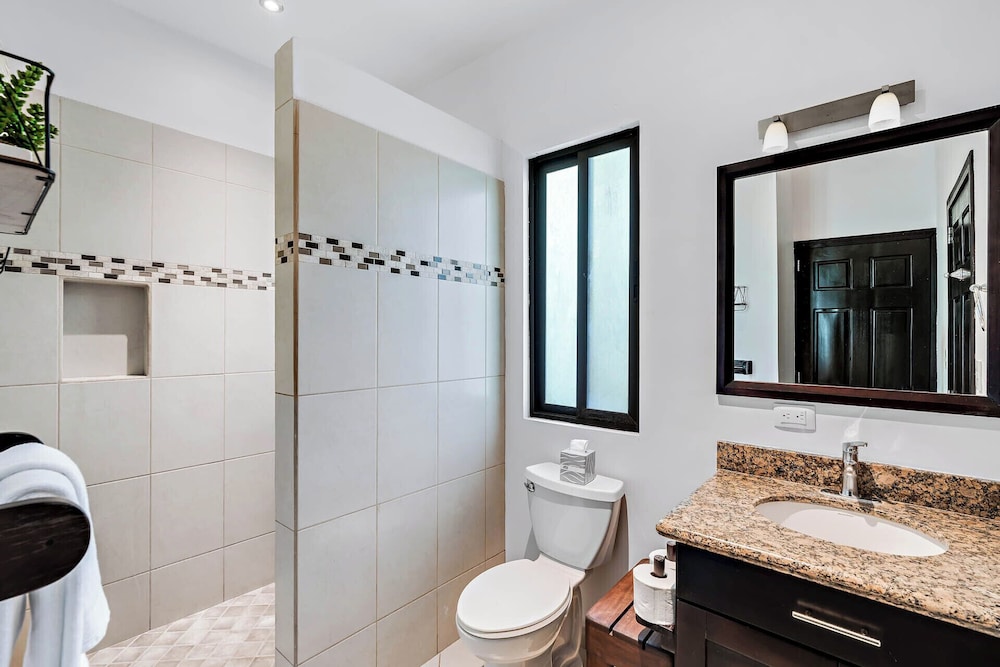 Stylish Home with Chic Decor, Luxury Amenities & Tropical Outdoor Oasis with Sparkling Private Pool