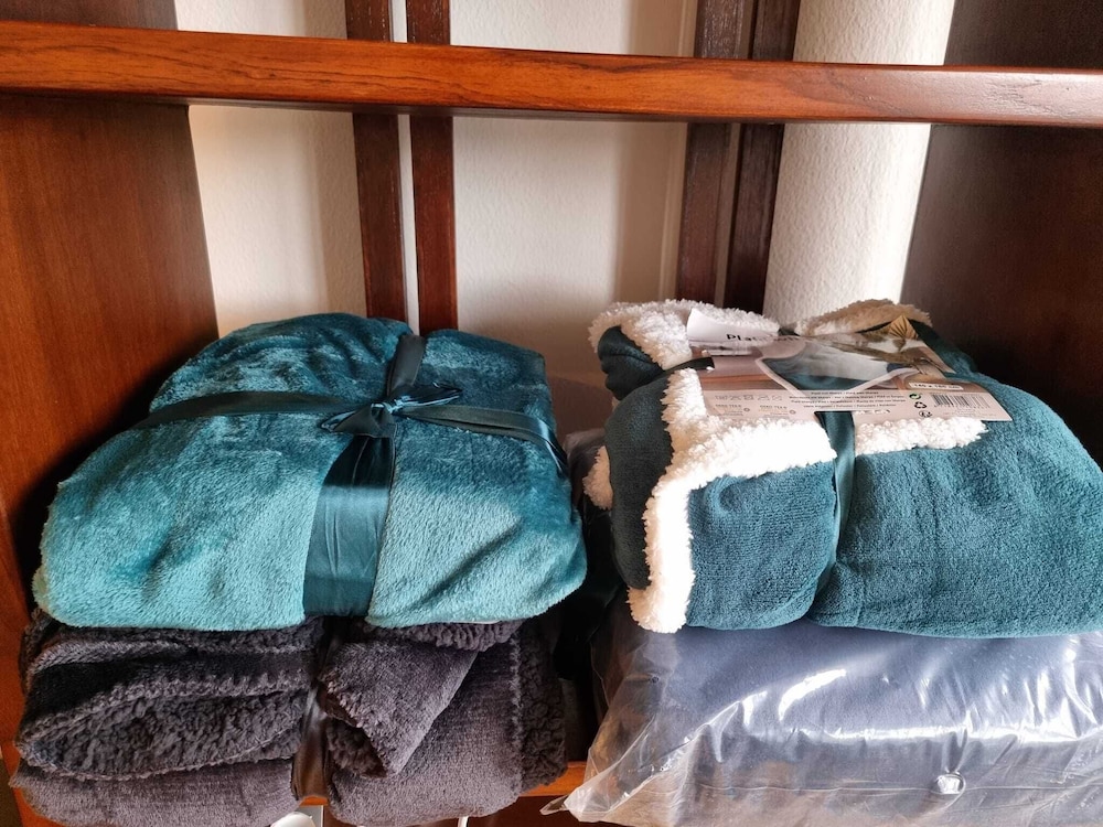 Entire Flat Close to Airport, Train, Center for 7 view 2