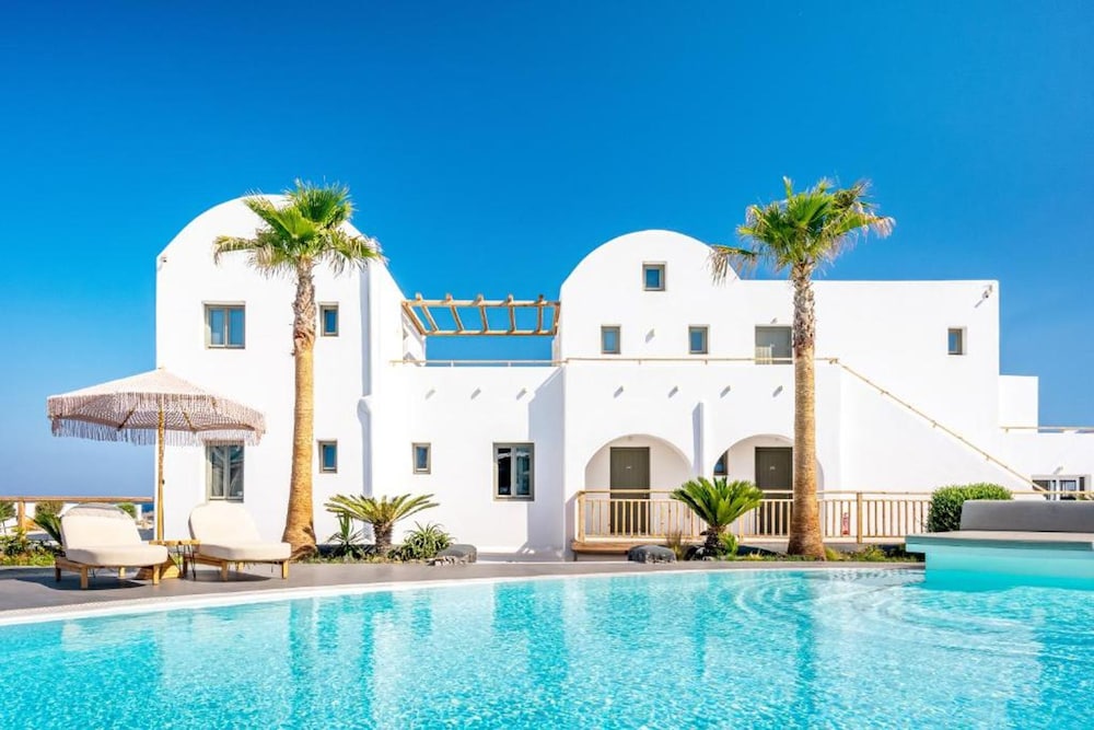 Amethyst Luxury Suites - Oia Family Suite