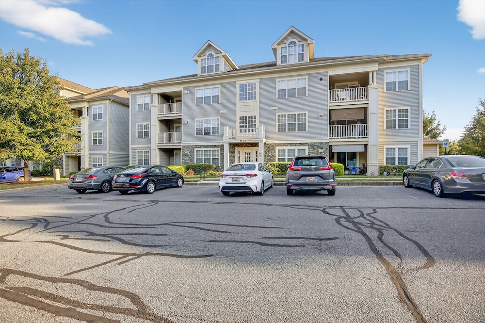 Cozy Pikesville Penthouse With Basketball Arcade 2 Bedroom Condo