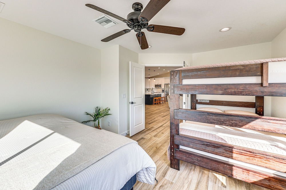 Fully Furnished Poolside Oasis 5 Mi to Lake Havasu