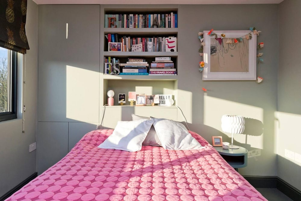Long Stay Discounts - Modern Bright 5-bed Acton