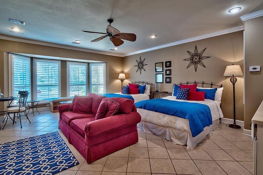 Emerald Enchantment 4 Bedroom Holiday Home by Five Star Properties