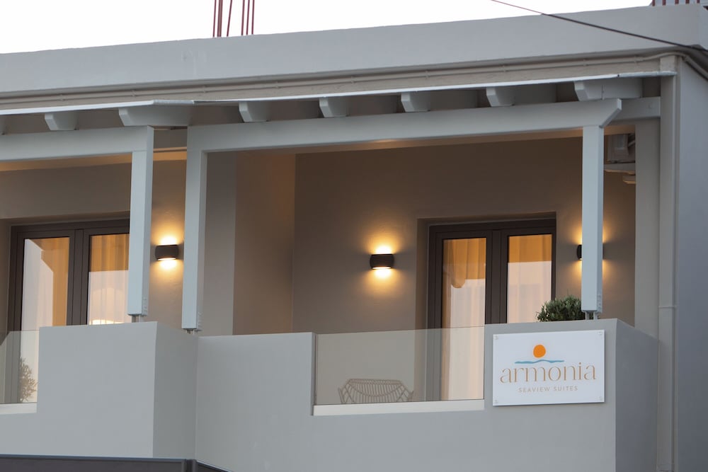 Armonia Seaview Suites