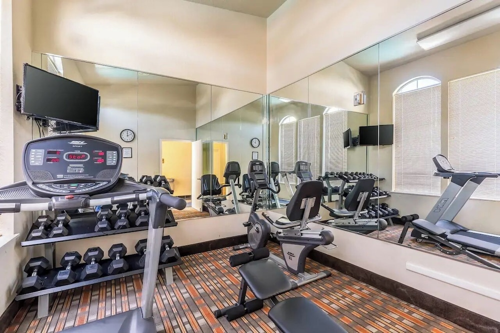 CasaBlanca Inn & Suites Houston
