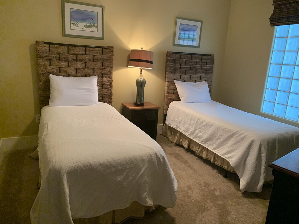 Bella Luna #404 by Southern Vacation Rentals