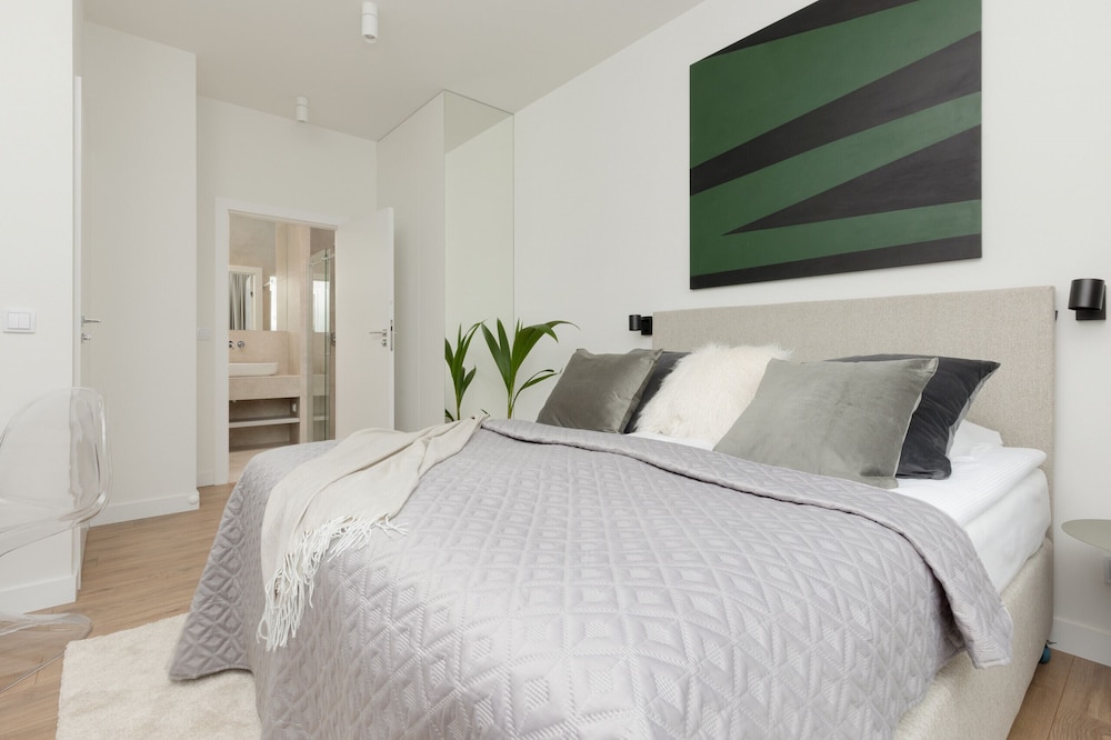LUX Domaniewska by Renters Prestige view 2