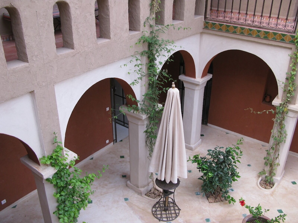 Room in Guest Room - Charming Guest House for 4 People