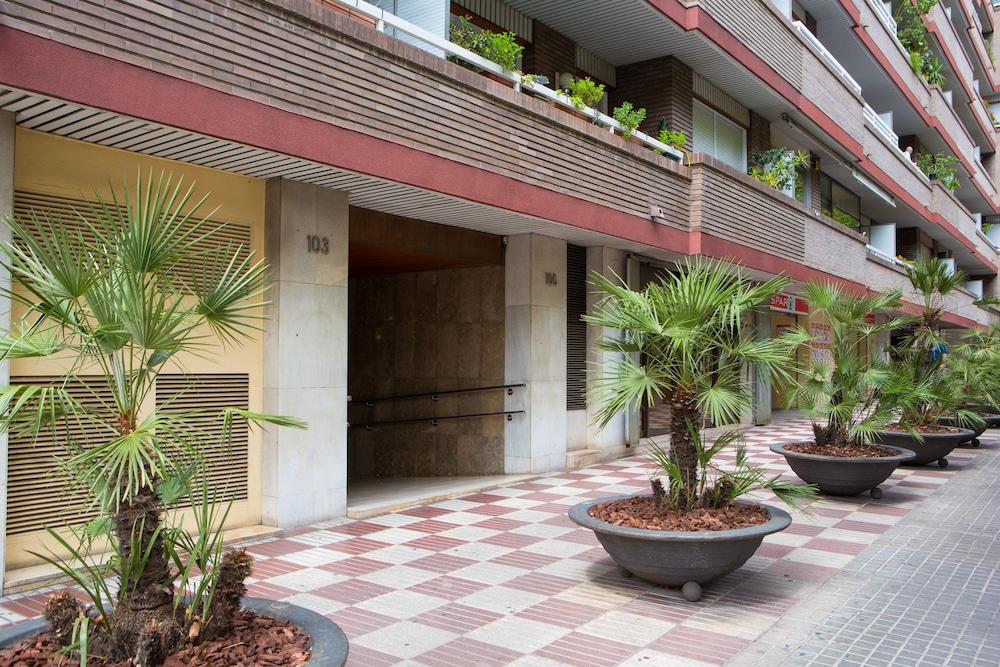 Apartment With Large And Private Terrace