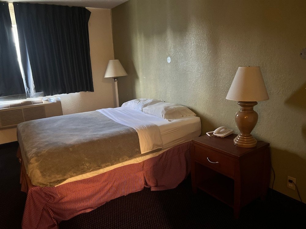 Villa Inn Motel Near Hwy 12 WI Capital O
