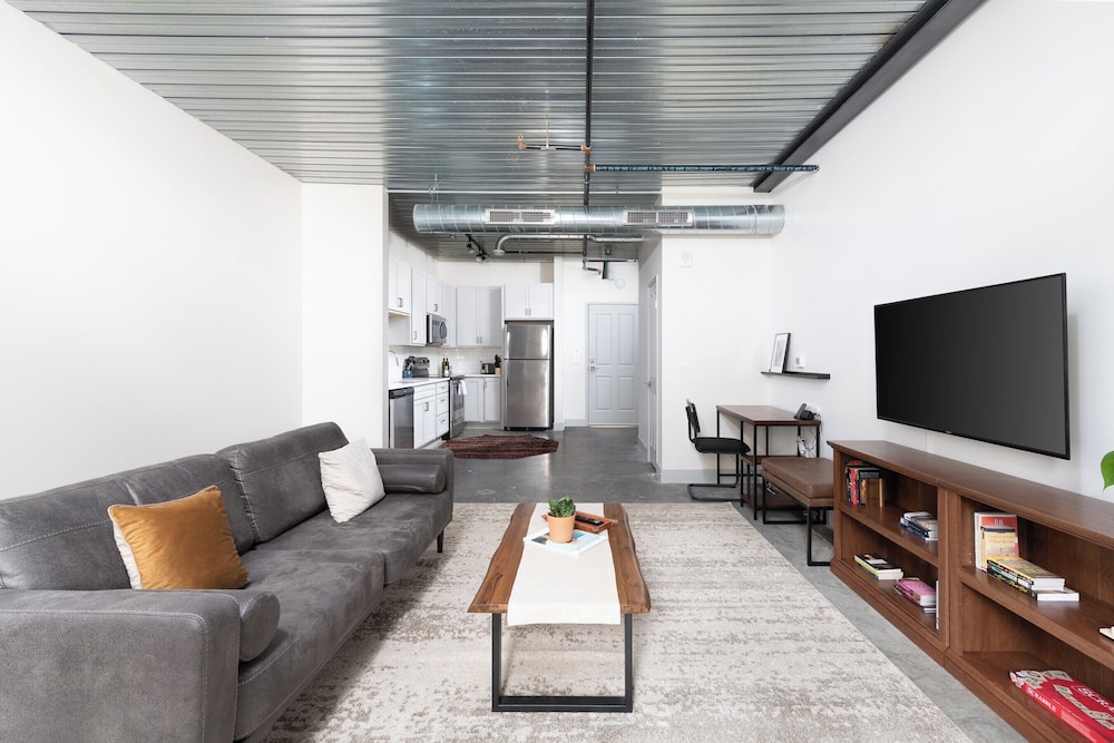Brewery District Apartment Near Fiserv with Rooftop, Gym, and Parking