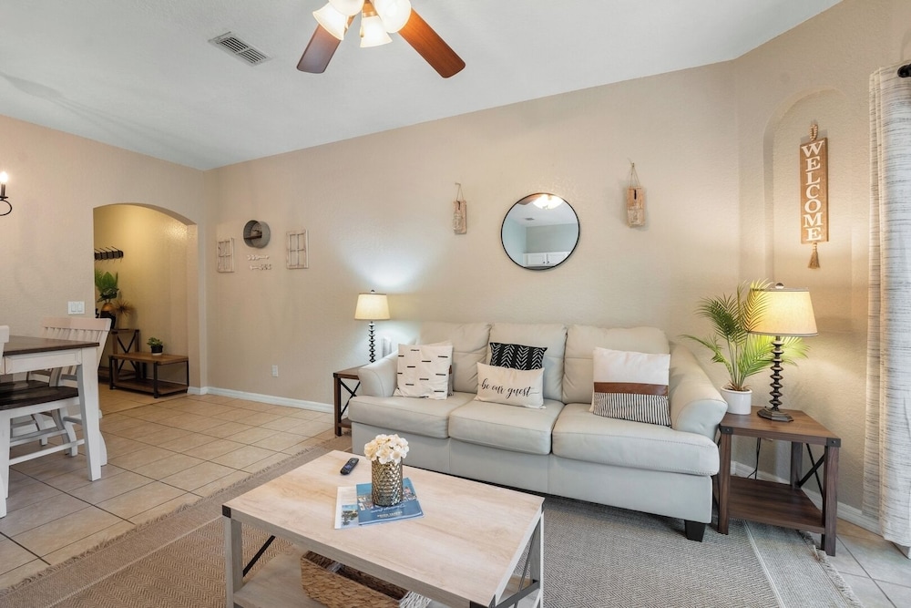 Family 4BR Home w/ Resort Pool Near Disney
