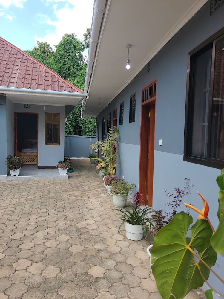 MEULY FAMILY LODGE