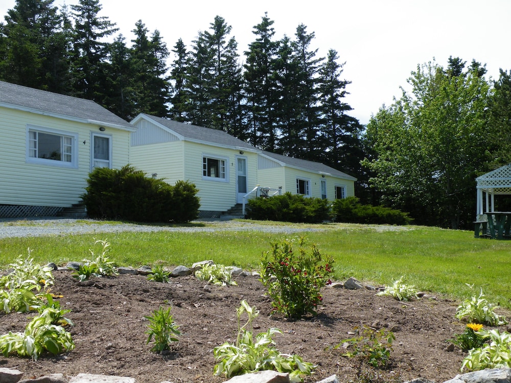 Joyce's Motel & Cottages