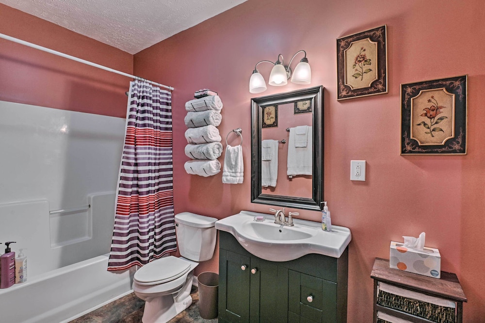 Mt Juliet Getaway w/ Yard: 22 Mi to Nashville - Property Image 9