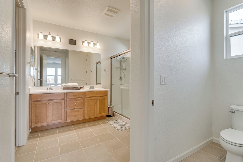 Newly Built Home w/ Patio: 4 Mi to Dtwn Hollister