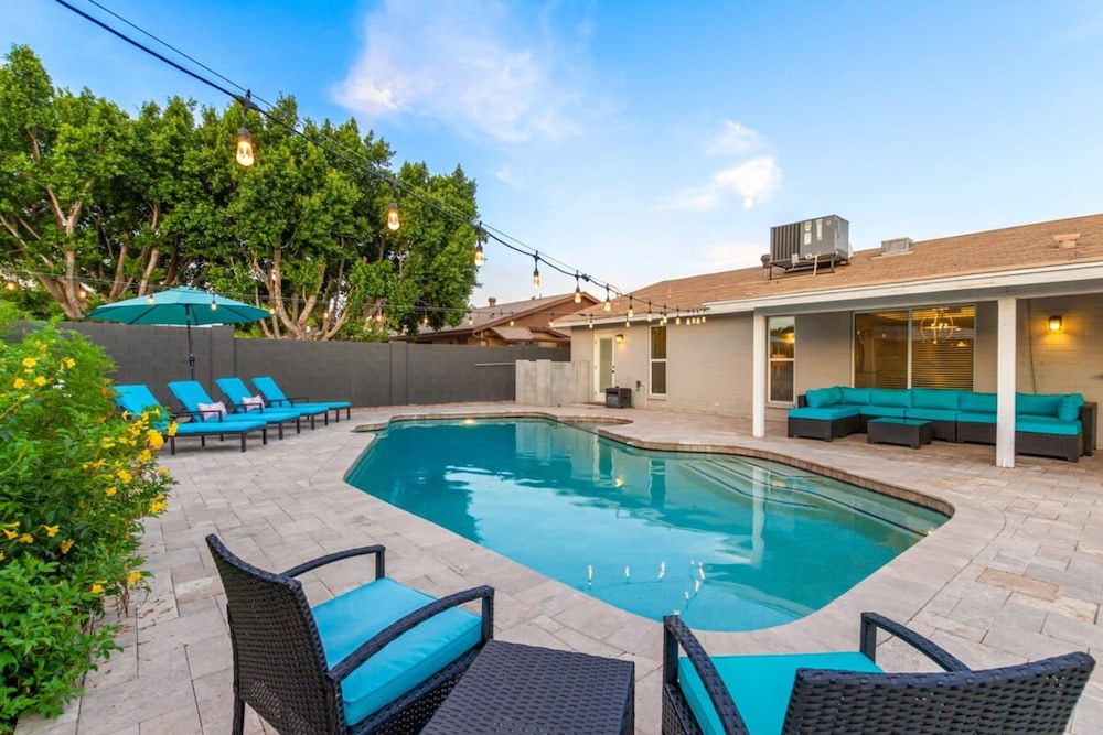 Obispo Modern Oasis With Heated Pool and BBQ