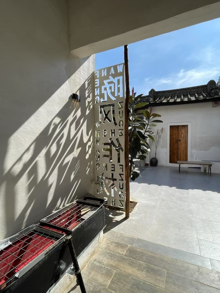 Serenity Courtyard Hotel